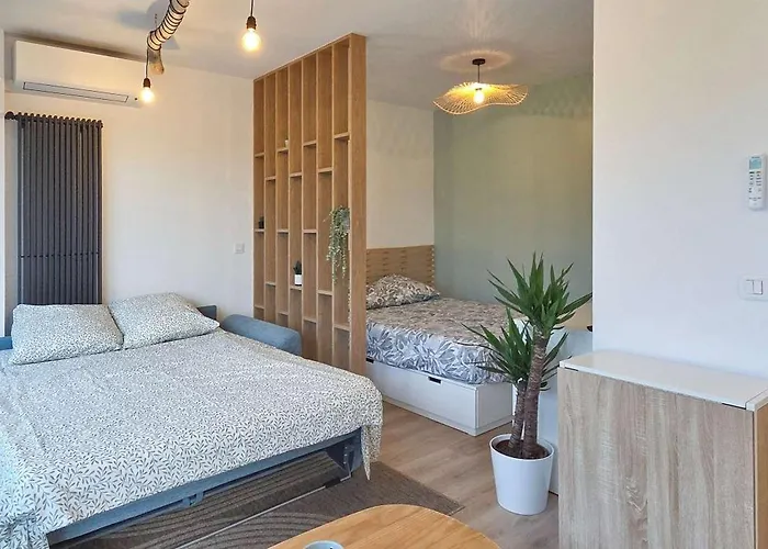 Lx171 Design Avec Balcon & Piscine - Marina * Mandelieu