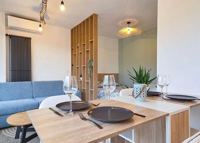 Lx171 Design Avec Balcon & Piscine - Marina * Mandelieu