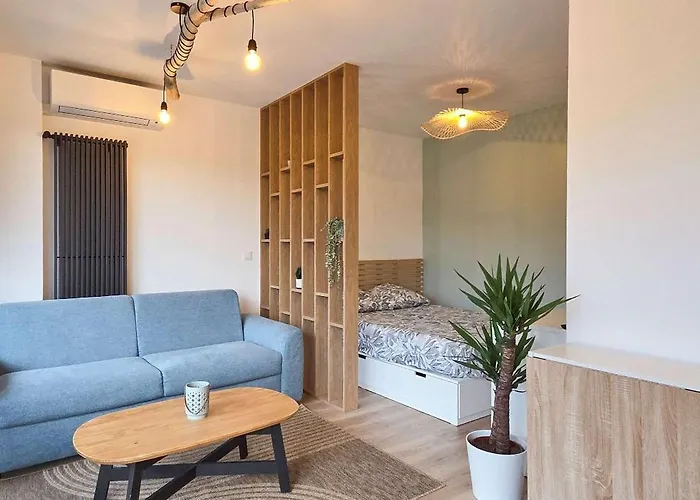 Lx171 Design Avec Balcon & Piscine - Marina Apartman *